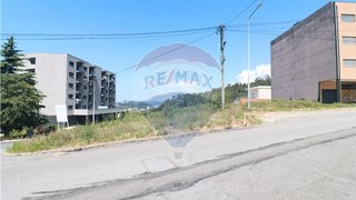 Land for sale in Felgueiras, Portugal — €425,000