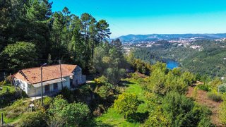 Land for sale in Cinfães, Portugal — €45,000
