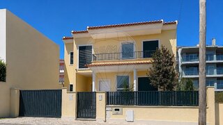 Land for sale in Amadora, Portugal — €135,000