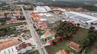 Land for sale in Porto de Mós, Portugal — €250,000