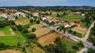 Land for sale in Carrazeda de Ansiães, Portugal — €62,500