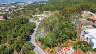Terreno em Braga · 23 515 m² · 390 000 €
