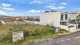 Land for sale in Arruda dos Vinhos, Portugal — €84,750