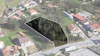 Land for sale in Felgueiras, Portugal — €215,000