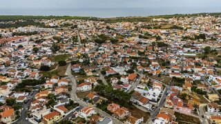 Terreno para venda em Almada, Portugal — 329 000 €