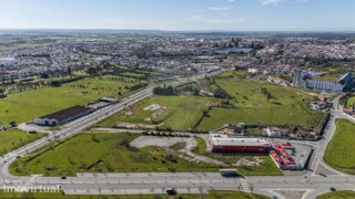 Terreno de 21 476 m² em Évora
