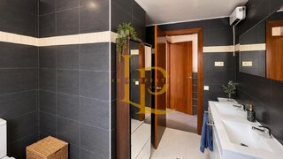 4-bedroom house with pool in Rubí