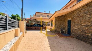 4-bedroom house with pool in Rubí