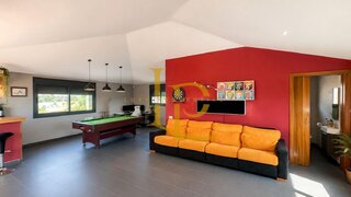 4-bedroom house with pool in Rubí