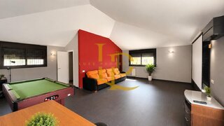 4-bedroom house with pool in Rubí