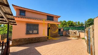 4-bedroom house with pool in Rubí