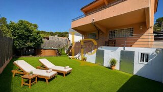 4-bedroom house with pool