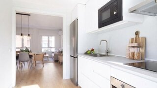 4-bedroom apartment with terrace in La Dreta de l'Eixample, Barcelona