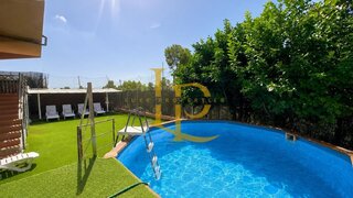 4-bedroom house with pool in Rubí