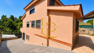 4-bedroom house with pool in Rubí