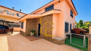4-bedroom house with pool in Rubí