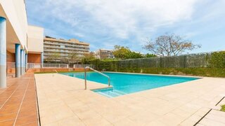 4-bedroom house with pool