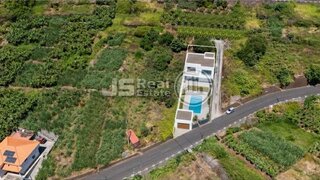 Land for sale in Calheta (Madeira), Portugal — €137,000