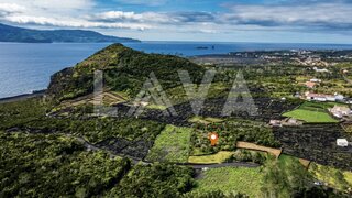 Land for sale in Madalena, Portugal — €129,900