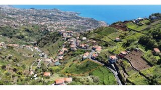 Land for sale in Câmara de Lobos, Portugal — €180,000