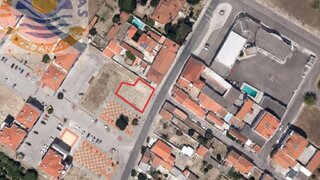 Land for sale in Alpiarça, Portugal — €145,000