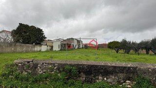 Terreno de 557 m² em Leiria