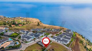 Land for sale in Calheta (Madeira), Portugal — €380,000