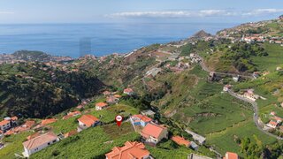 Land for sale in Câmara de Lobos, Portugal — €125,000
