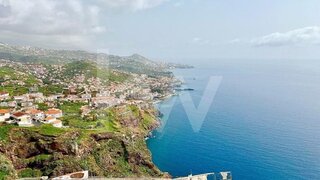 Land for sale in Câmara de Lobos, Portugal — €120,000