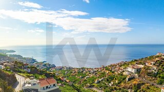 Land for sale in Câmara de Lobos, Portugal — €120,000