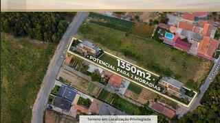Terreno em Vila Nova de Gaia · 1350 m² · 233 000 €