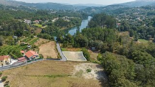 Land for sale in Póvoa de Lanhoso, Portugal — €49,900