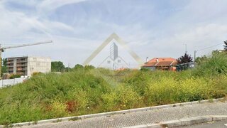 Terreno em Vila Nova de Gaia · 1598 m² · 299 000 €