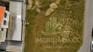 Terreno em Santa Maria da Feira · 670 m² · 75 000 €
