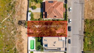 Terreno de 611 m² em Leiria