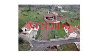 Terreno de 964 m² em Leiria