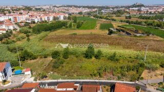 Terreno de 3841 m² em Leiria