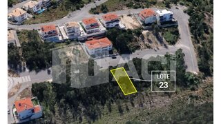 Terreno de 444 m² em Leiria