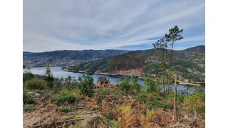 Terreno em Terras de Bouro · 7000 m² · 48 000 €