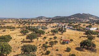 Land for sale in Reguengos de Monsaraz, Portugal — €150,000