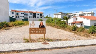 Land for sale in Sesimbra, Portugal — €123,000