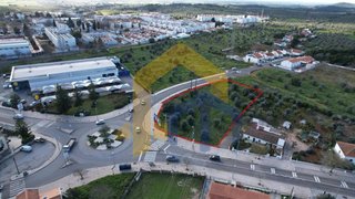 Land for sale in Estremoz, Portugal — €368,900