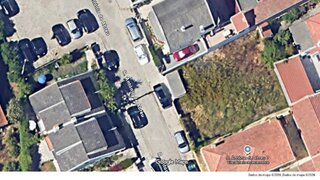 Terreno de 305 m² em Almada