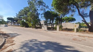 Land for sale in Sesimbra, Portugal — €293,800