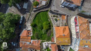 Terreno de 647 m² em Porto