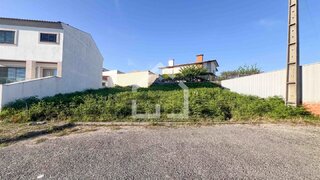 Terreno em Oliveira de Azeméis · 418 m² · 47 500 €