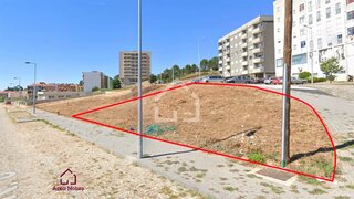 Terreno em Santa Maria da Feira · 1012 m² · 85 000 €