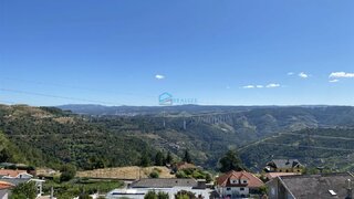 Terreno em Santa Marta de Penaguião · 4649 m² · 32 500 €