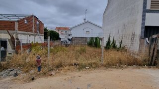 Terreno em Almada · 220 m² · 105 000 €