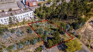 Terreno de 1073 m² em Leiria